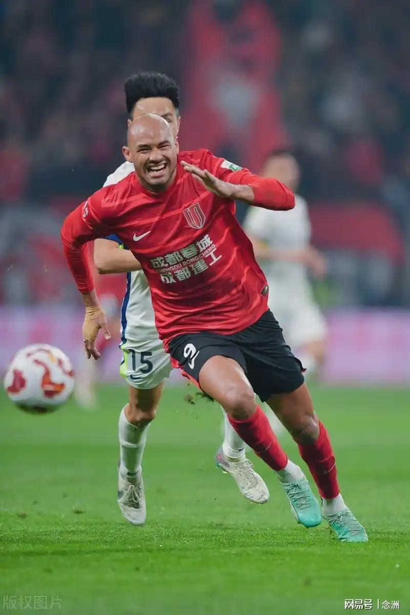 国足新归化？曝33岁巴西前锋明年入籍！22场造13球，想踢世界杯